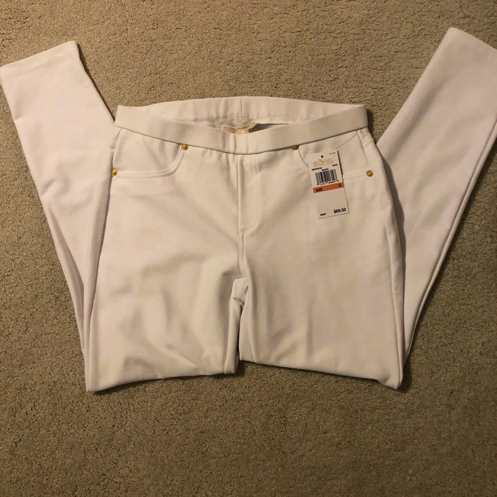 Just in time for spring 🌼 Stretch pants!